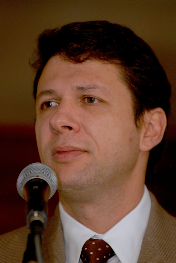 Ministro de Ambiente Vivienda y Desarrollo Territorial. Carlos Costa Posadanull
